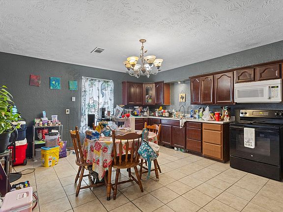 3rd image of 3215 32nd St