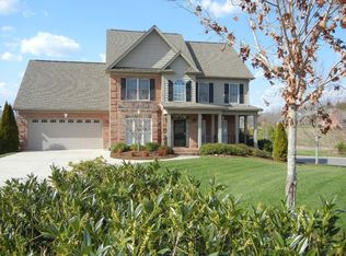 1000 W Pinehurst Ct, Clemmons, NC 27012