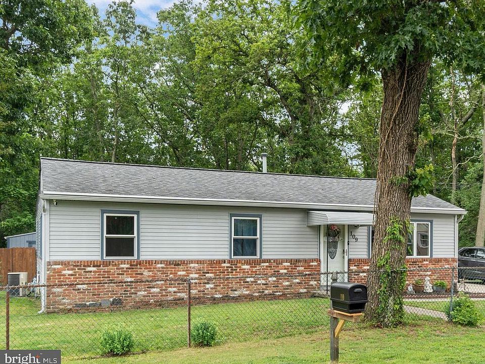 1st image of 109 Spruce Blvd