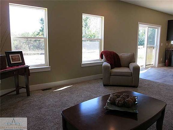 5th image of 37 Summerbrooke Cir