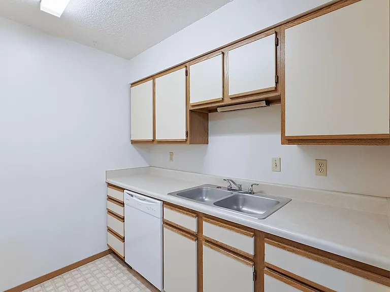 Cambridge Apartments — Photo 61