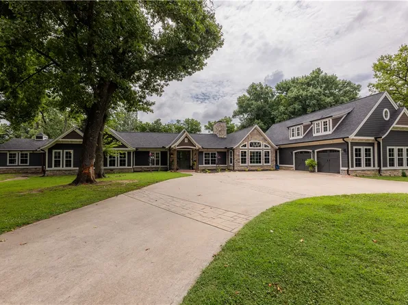1101 N Dogwood St, Siloam Springs, AR 72761