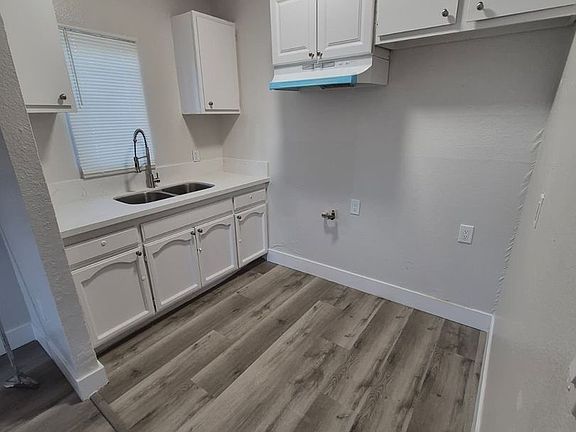 2nd image of 211 E 55th St APT 1