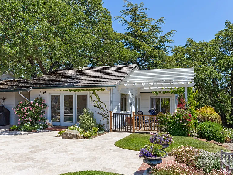 Westridge Dr — Photo 2