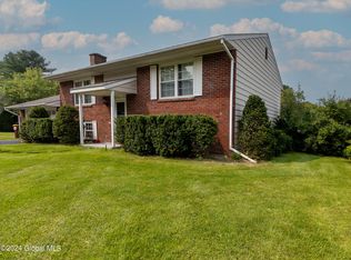 10 Glenwood Dr, Saratoga Springs, NY 12866