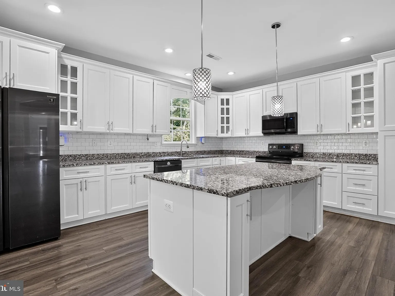 6 bed, 5.5 bath, 4167 sqft, $6,000 — Photo 4