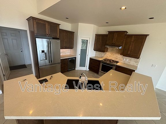 2nd image of 654 Dougherty Ave