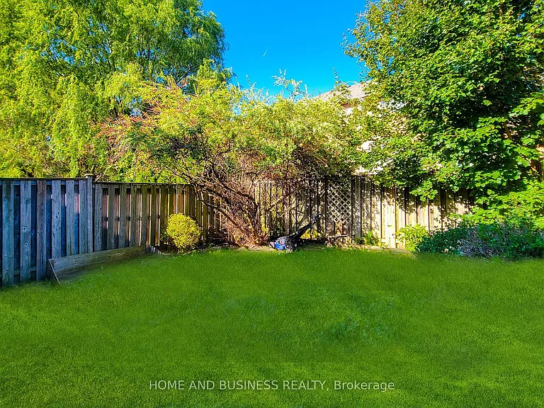 2374 Baintree Cres — Photo 36
