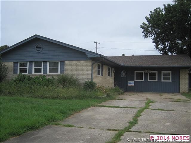 1st image of 1213 W School St