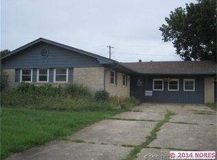 1213 W School St, Claremore, OK 74017