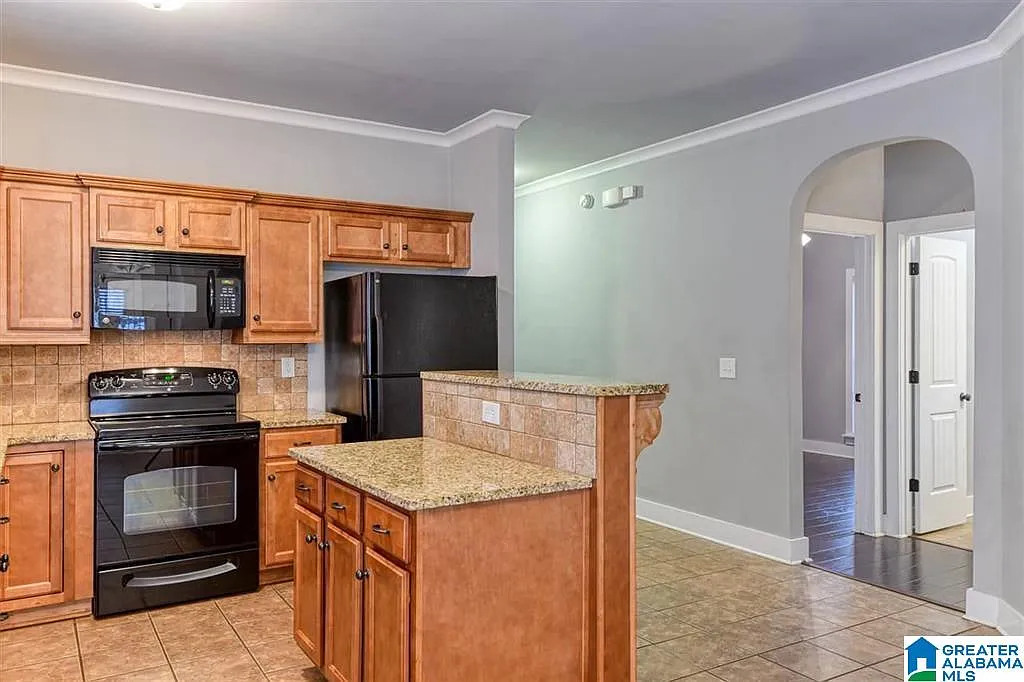 3 bed, 2.0 bath, $2,395 — Photo 2