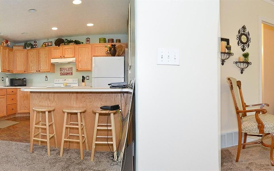 2nd image of 1018 Sara Ln