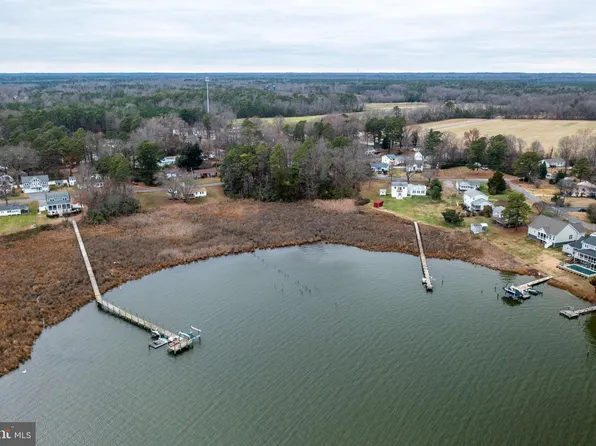 9 Shore Dr, Colonial Beach, VA 22443
