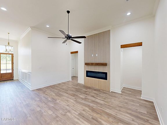 5th image of 100 Fountain Meadow Dr