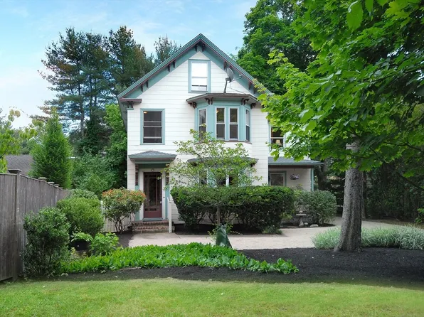 11 Bedford Ct, Concord, MA 01742