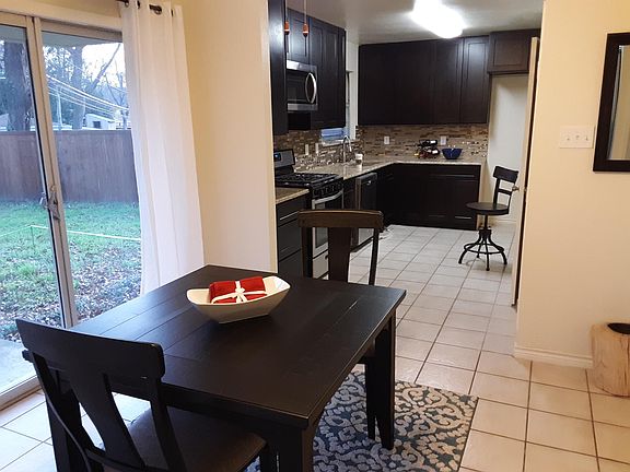 4th image of 10540 Lake Gardens Dr