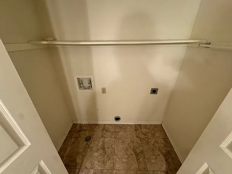 312 S 11th Pl — Photo 14