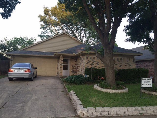 1st image of 2905 Armstrong Dr