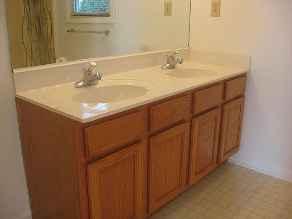 4th image of 1104 Iron Lace Ct