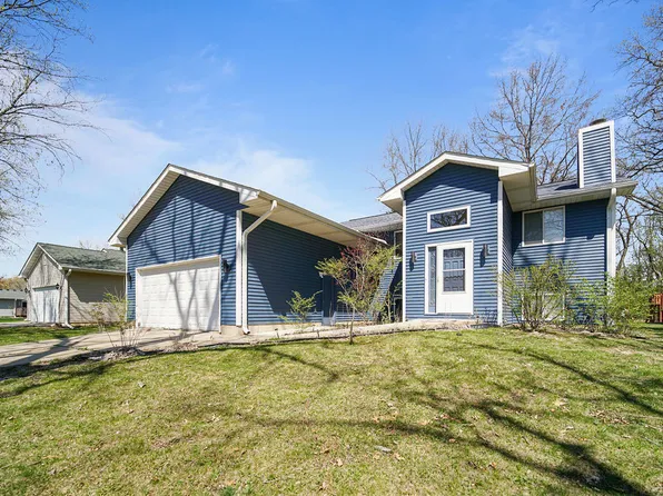 2511 Candlewick Dr SE, Poplar Grove, IL 61065