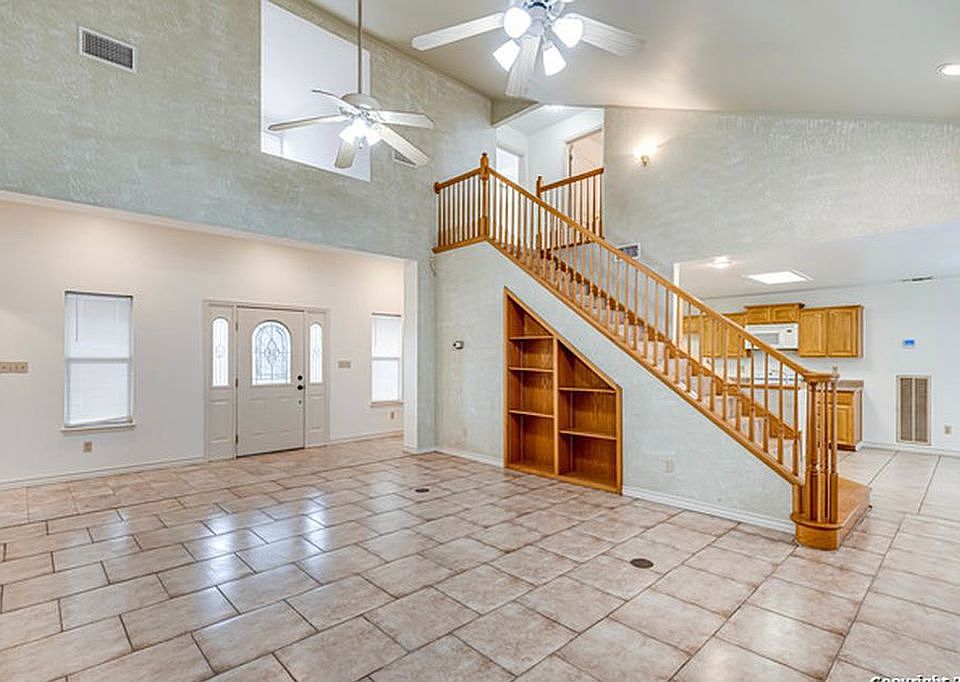 2nd image of 814 33rd St