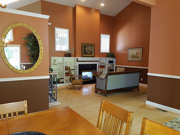 2nd image of 204 S Pinehurst Ln