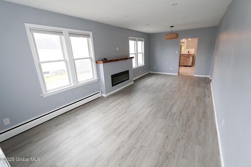 5th image of 1344 Evergreen Avenue