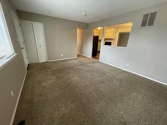5th image of 4985 Comstock Dr