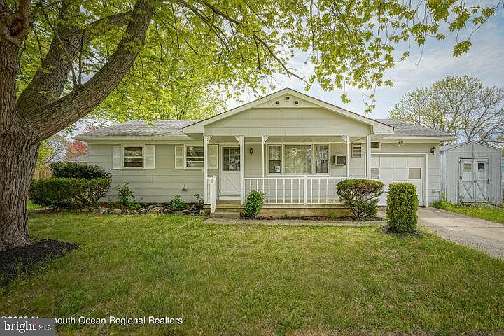 1st image of 6 Eagle Lake Dr