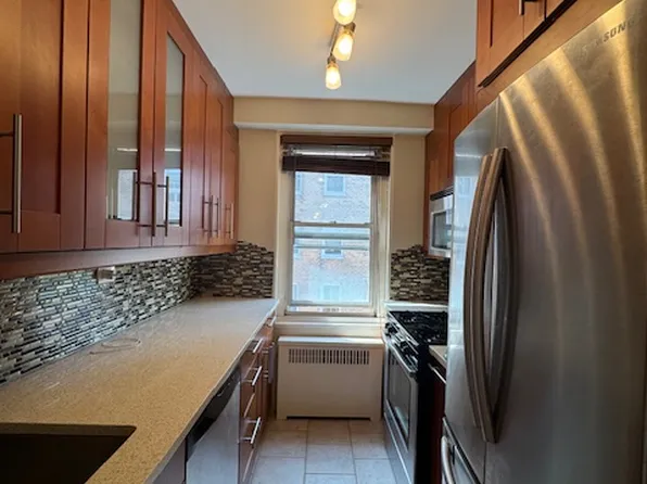 2650 Ocean Parkway image 1 of 10