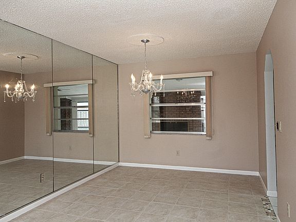 5th image of 2673 Corbusier Dr