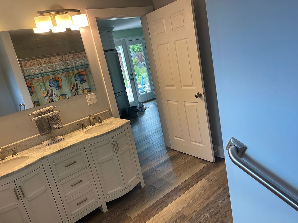1st image of 1603 Palmetto Dr #B