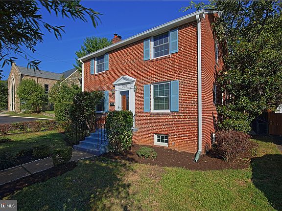 4th image of 3129 Arlington Blvd