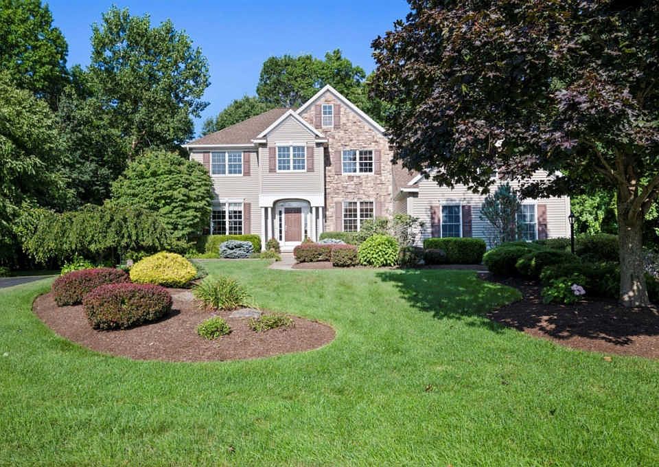1st image of 632 Vanderlyn Ln