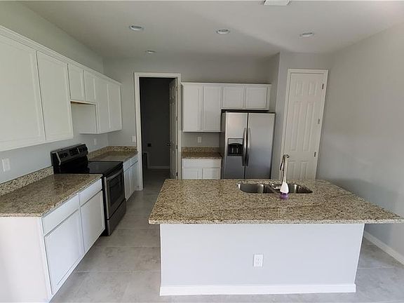 4th image of 27413 Pinecrest Ln
