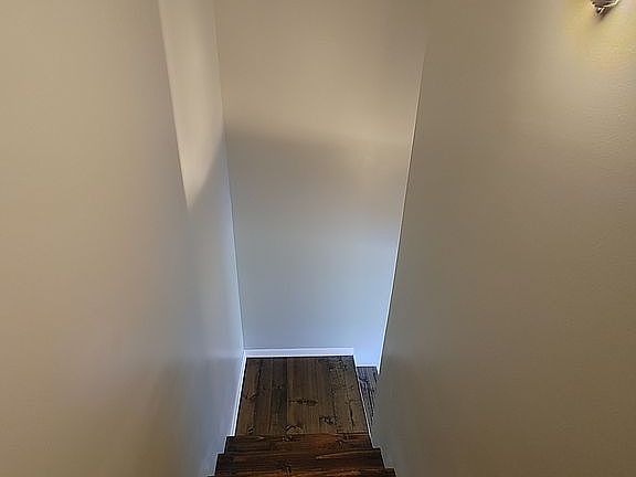 3rd image of 101 Bristol Ln