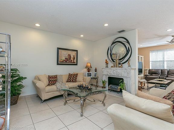5th image of 1032 Silktree Ln