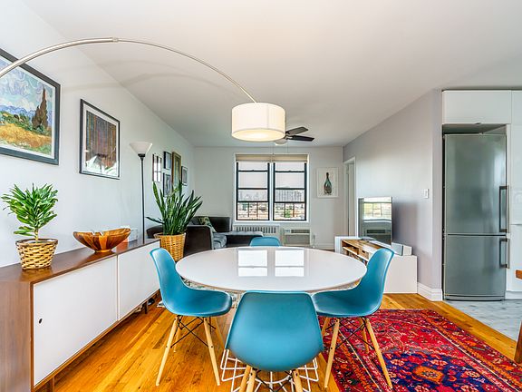 2nd image of 25-34 Crescent St APT 6M