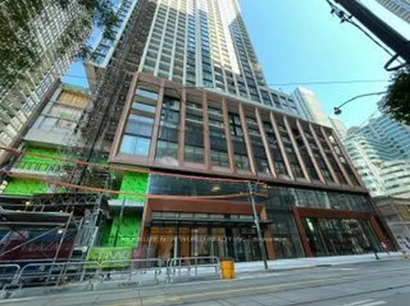 400 King St W, Toronto, ON