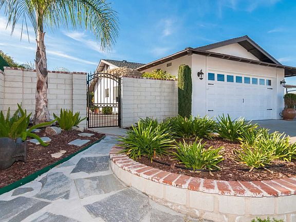 2nd image of 16576 Bernardo Oaks Dr