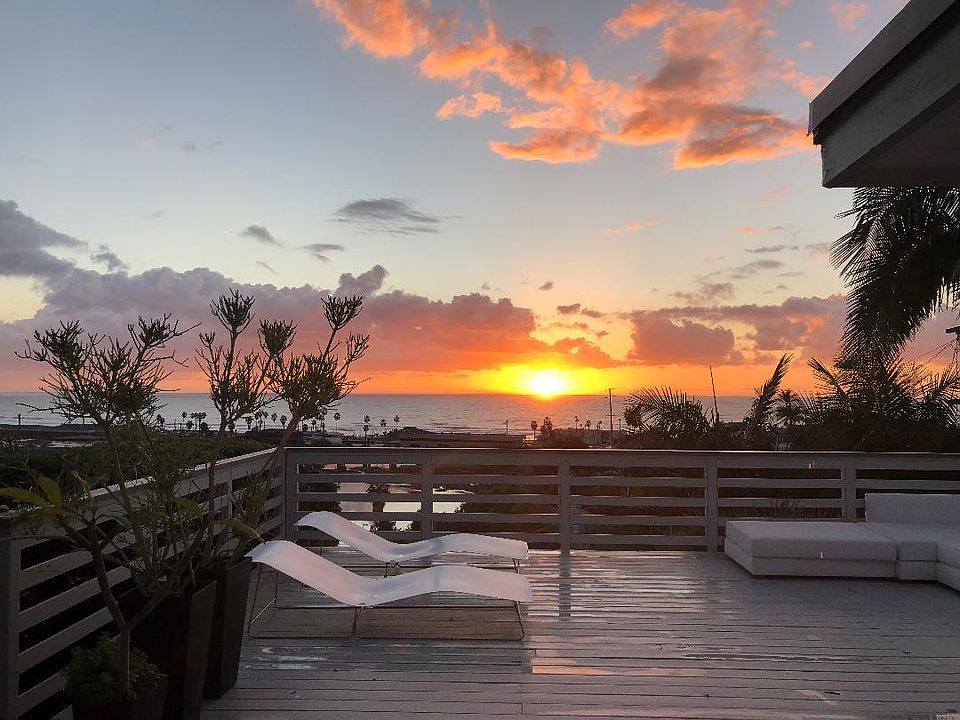 450 plus square foot deck with dramatic ocean and lagoon views