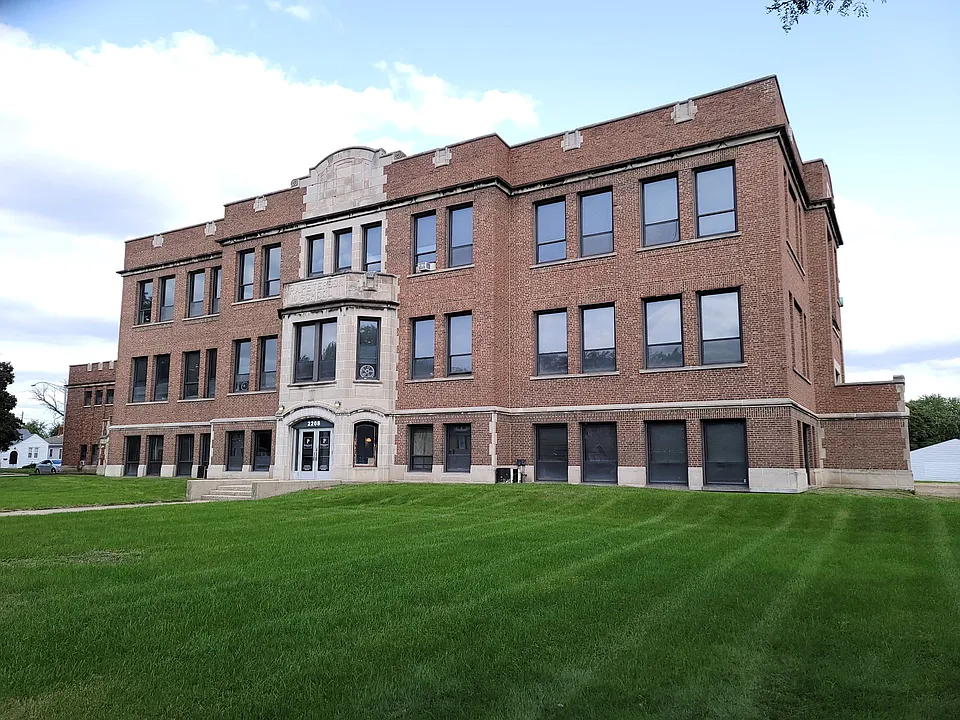 Come Home to Peterson Square Apartments