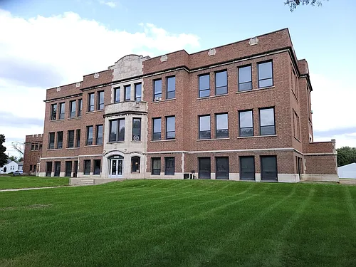 Come Home to Peterson Square Apartments Photo 1