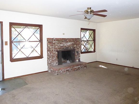 2nd image of 861 W Cully Dr