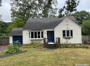 239 Clay Pitts Rd, East Northport, NY 11731