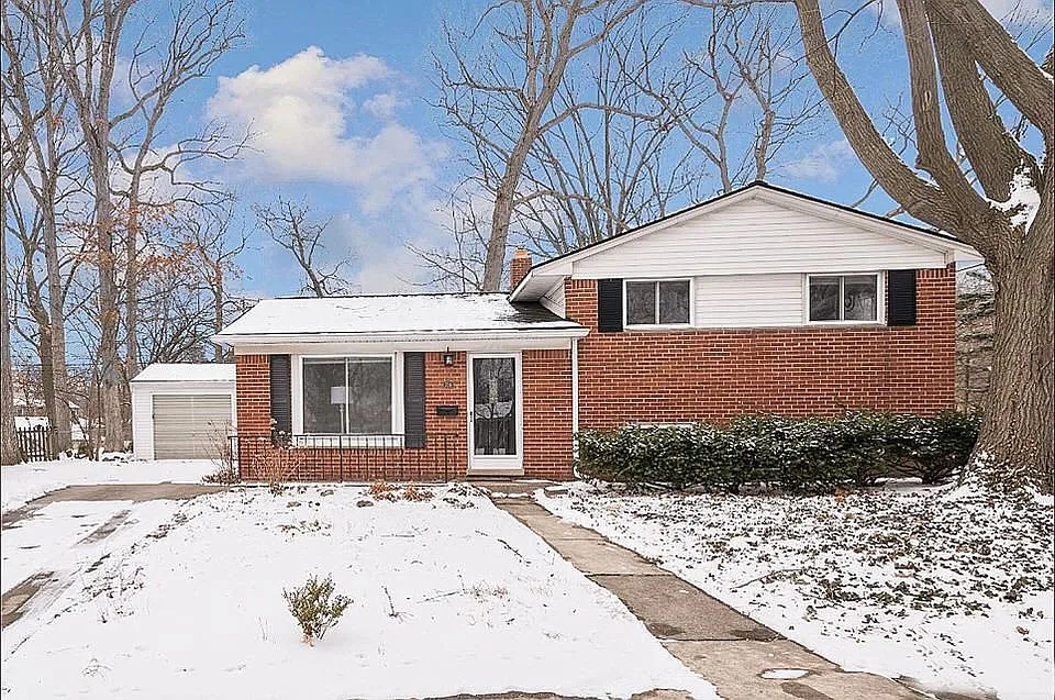 706 Thomas Ct photo 1