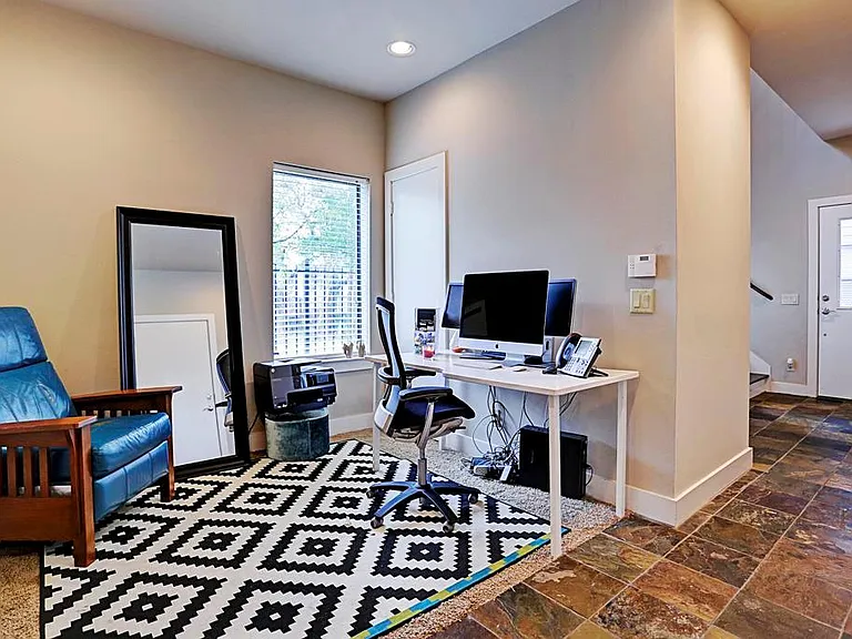 5005 Darling St — Photo 15
