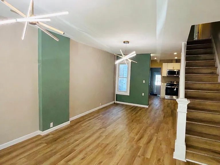 727 S Hall St — Photo 2