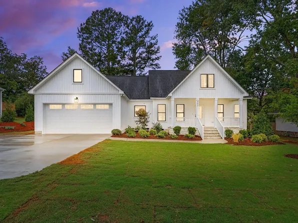 407 W 2nd St, Clayton, NC 27520