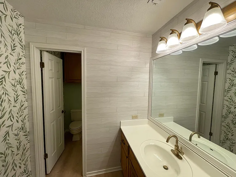 2745 Bandera Hwy #6 — Photo 9